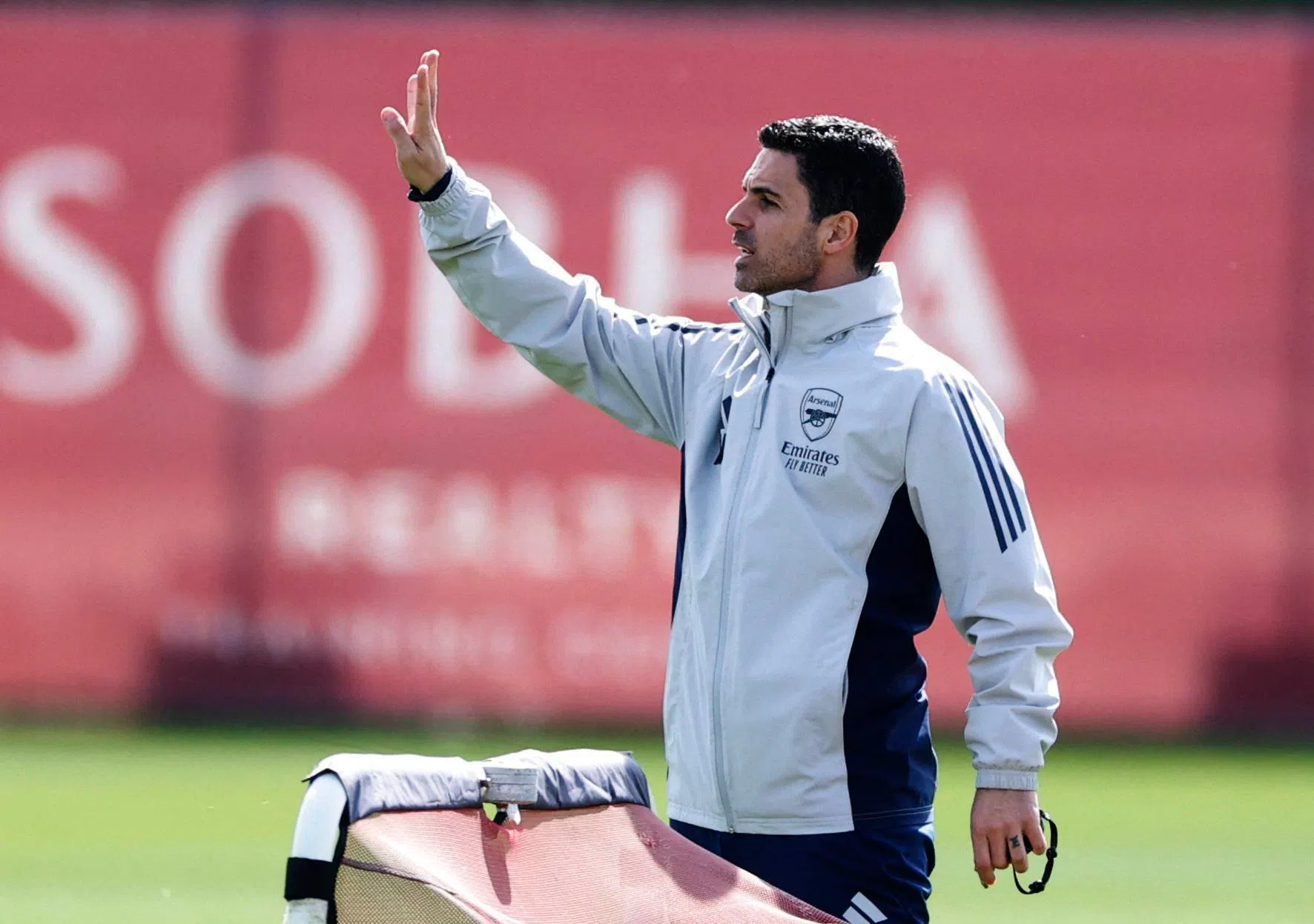 阿申纳最近接连遭遇挫折，联赛杯和足总杯无缘冠军，在英超又被曼市步步逼近，主帅阿特塔（图）面临不小压力。（路透社）