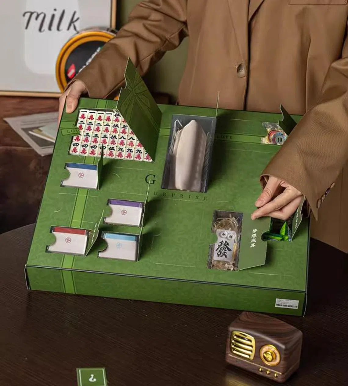 麻将版洞洞乐盲盒，“开箱有礼”适合多人体验。（互联网）