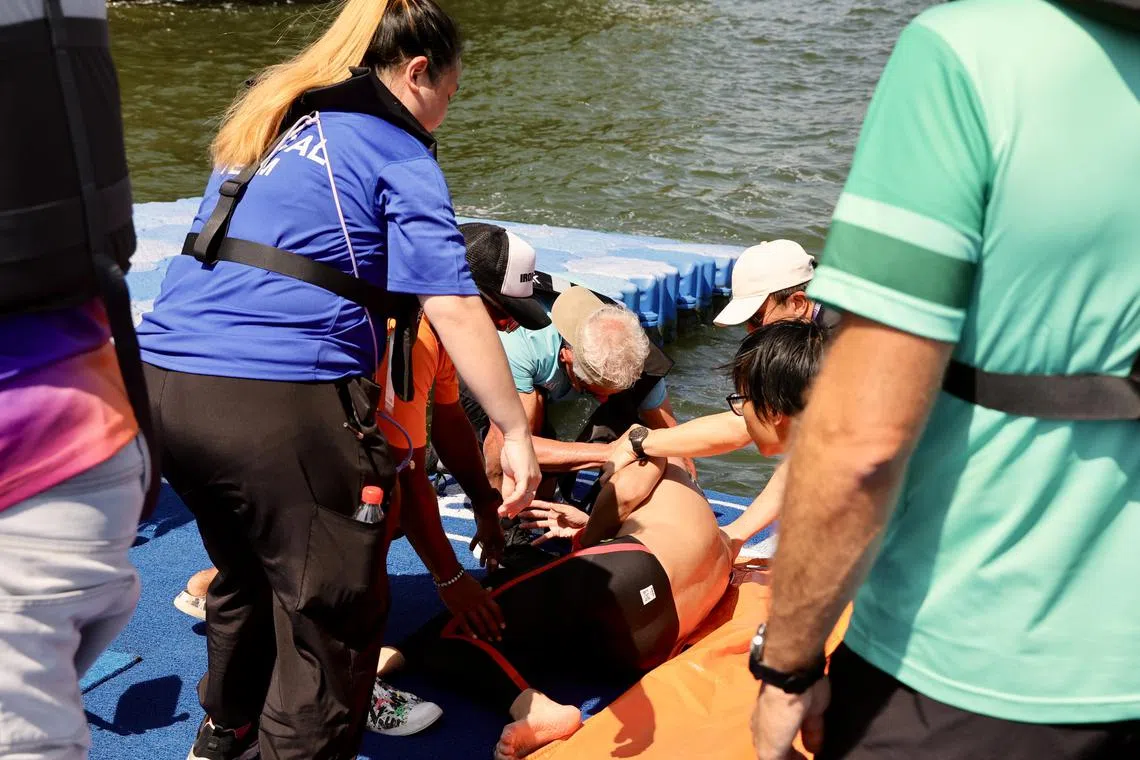 来自法国的马克-安托万·奥利维耶（中下）支撑不住，不得不退出比赛。（陈斌勤摄）