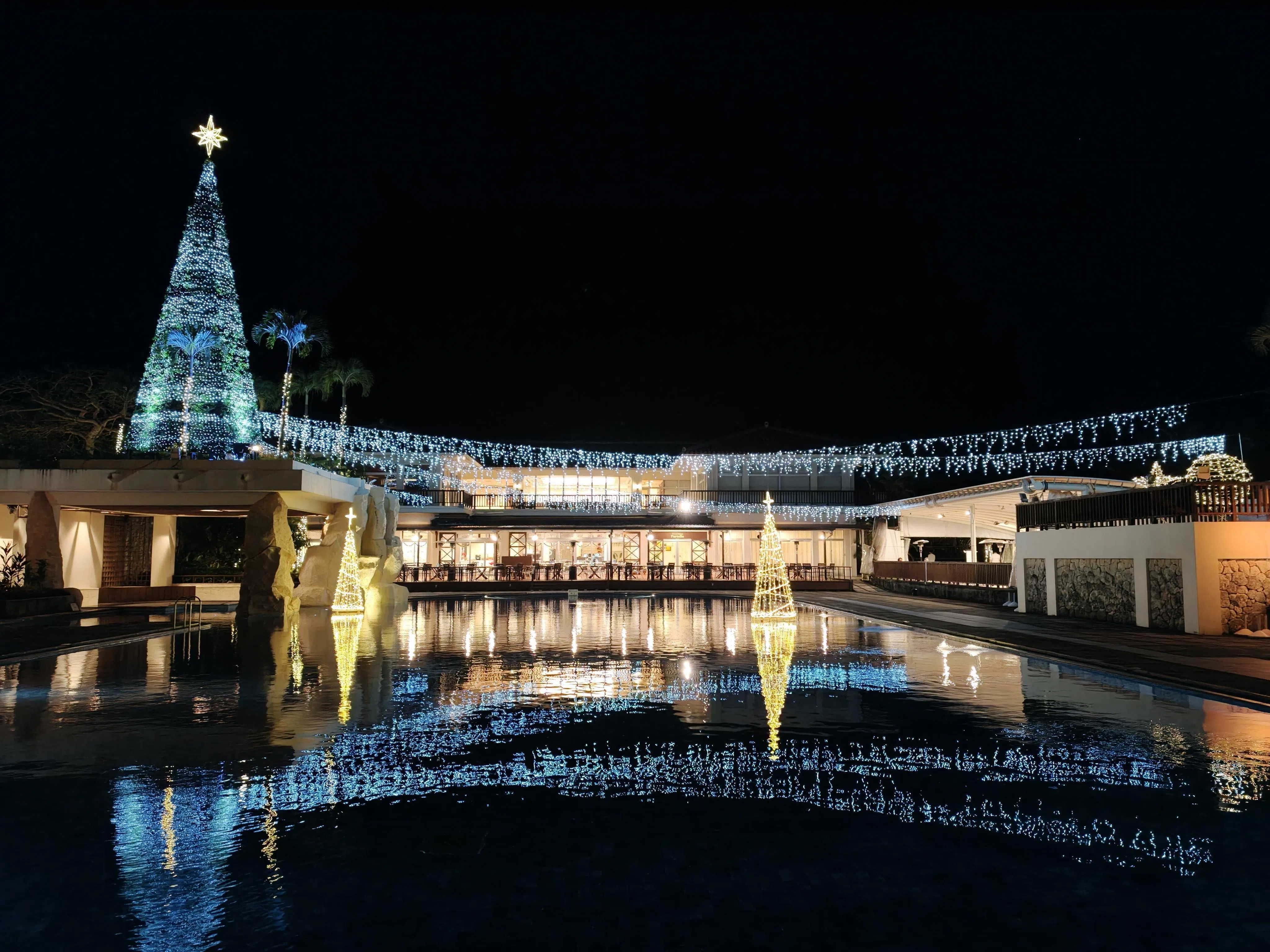 夜拍表现出色，画面清晰，曝光和噪点控制得当。（黄少伟摄）
