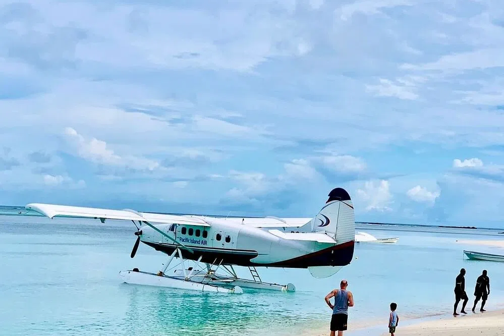 手头阔绰者，可乘坐水上飞机到斐济群岛度假。（罗伦斯摄）