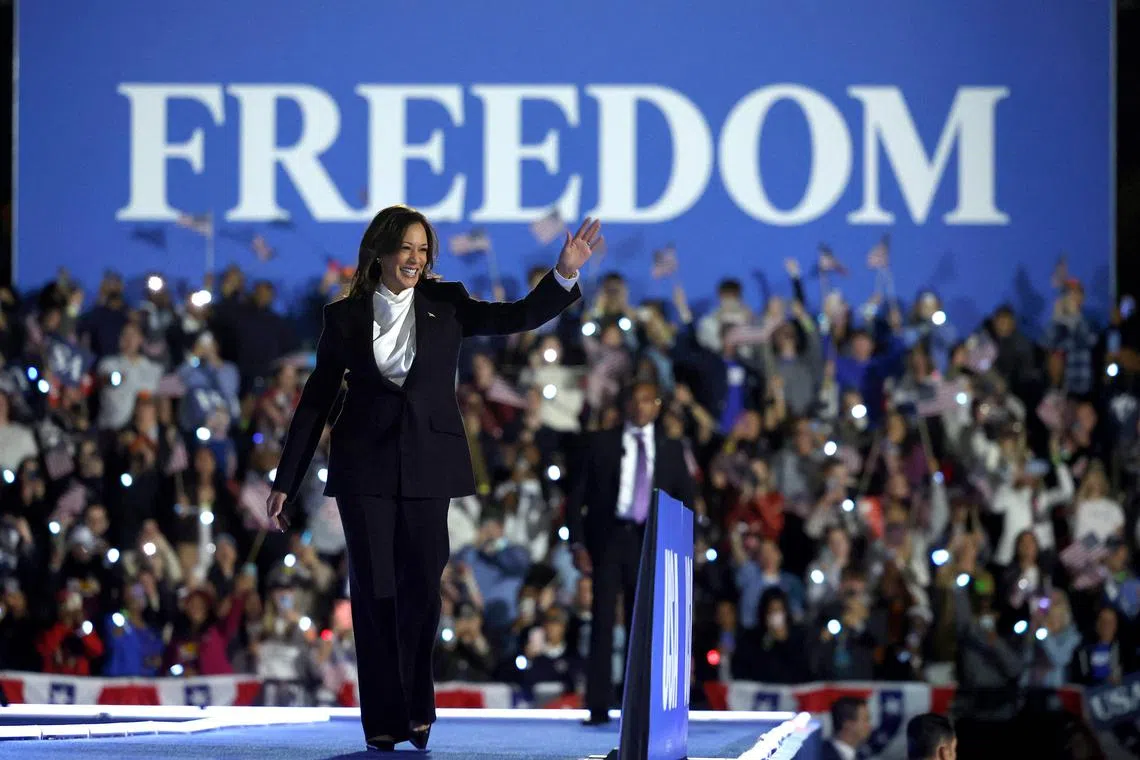 哈里斯10月29日晚在白宫南侧的椭圆形草坪举行她最大型的一场户外集会，她的竞选团队估计出席人数超过7万5000人。（法新社）