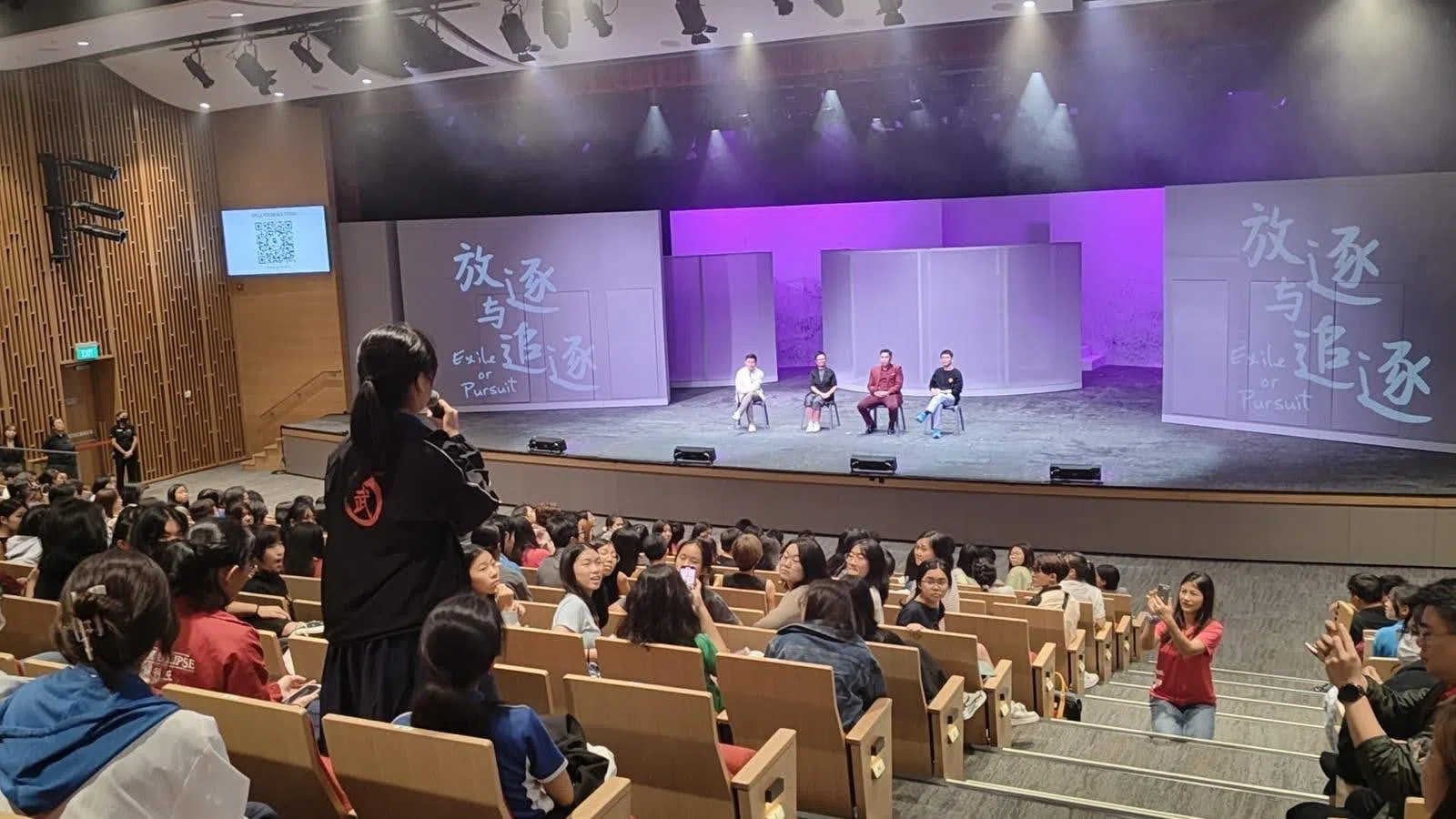 台下学生踊跃提问主创团队。（推广华文学习委员提供）