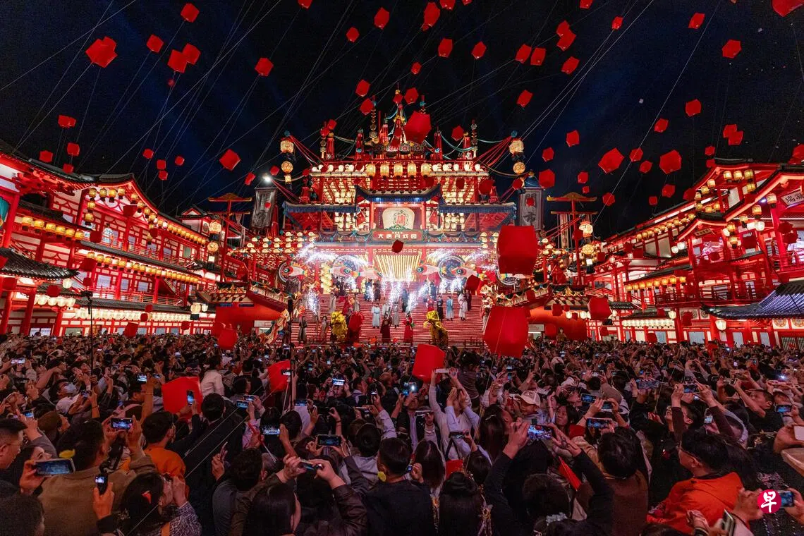 中国国庆假期中段机票价格跳水 部分航线低至五折