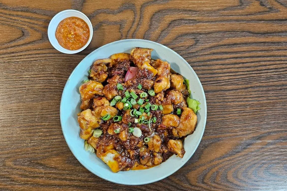 参峇鸡肉，甜辣交融，令人食欲大开。（黄亿敏摄）