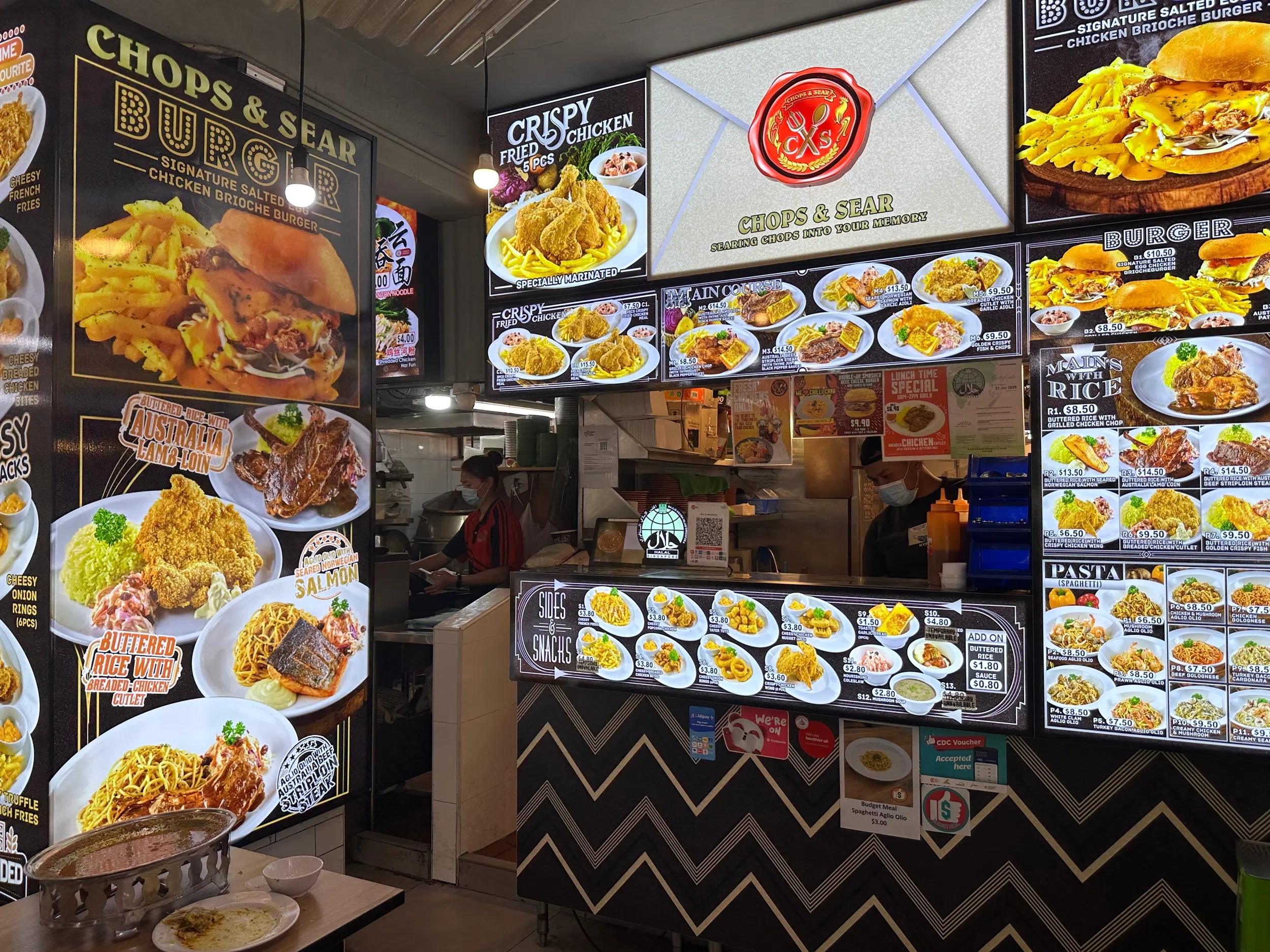 本地全岛13家Chops & Sear西餐摊位均有提供$3蒜香意面的经济餐。