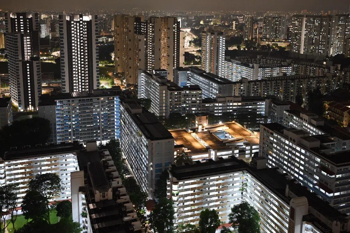 能源领域占我国总排放量的约四成，我国的目标是要最迟在2050年实现净零排放。（海峡时报）