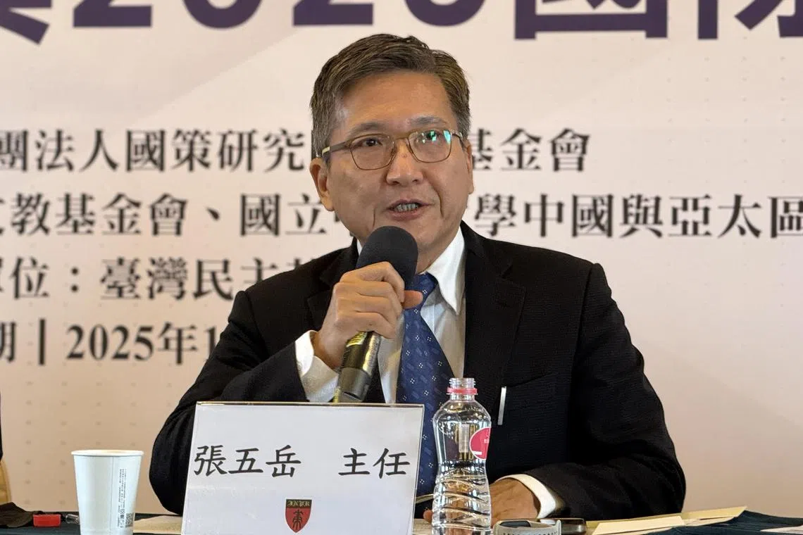 台湾淡江大学两岸关系研究中心主任张五岳1月22日指出，只要中美高层沟通渠道畅通，美台关系、台湾问题在美台互动之间的角色也是可控的，今年台海两岸关系就不会有很大的意外跟失控。（缪宗翰摄）