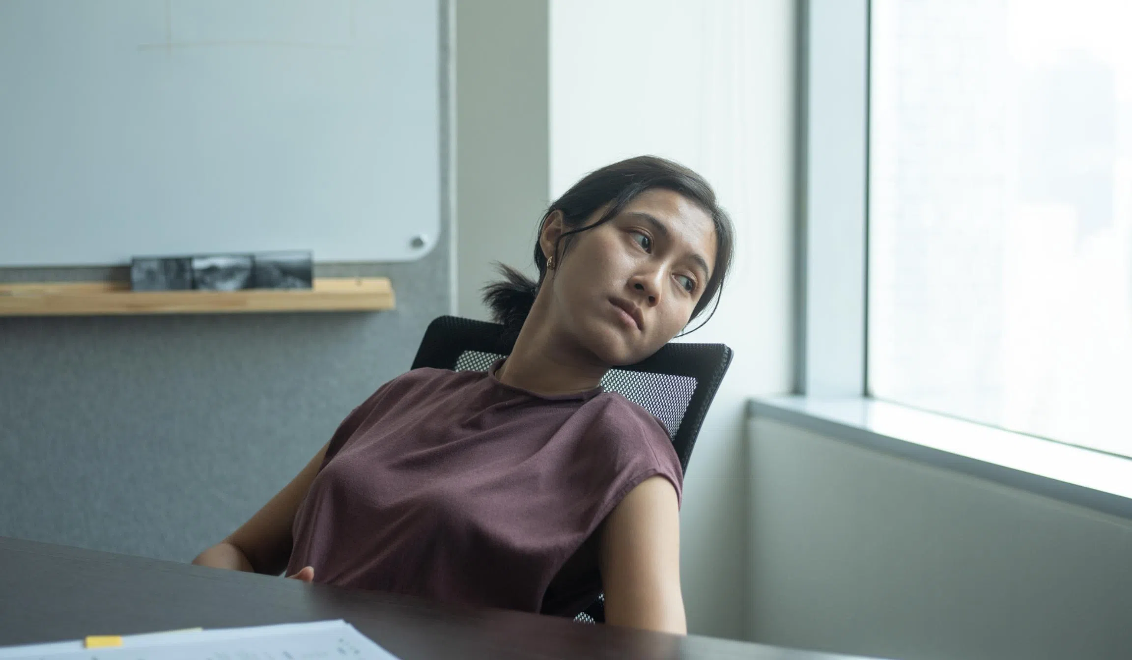 Uno在片中素颜演出，诠释公司人力资源部经理。（嘉华院线提供）