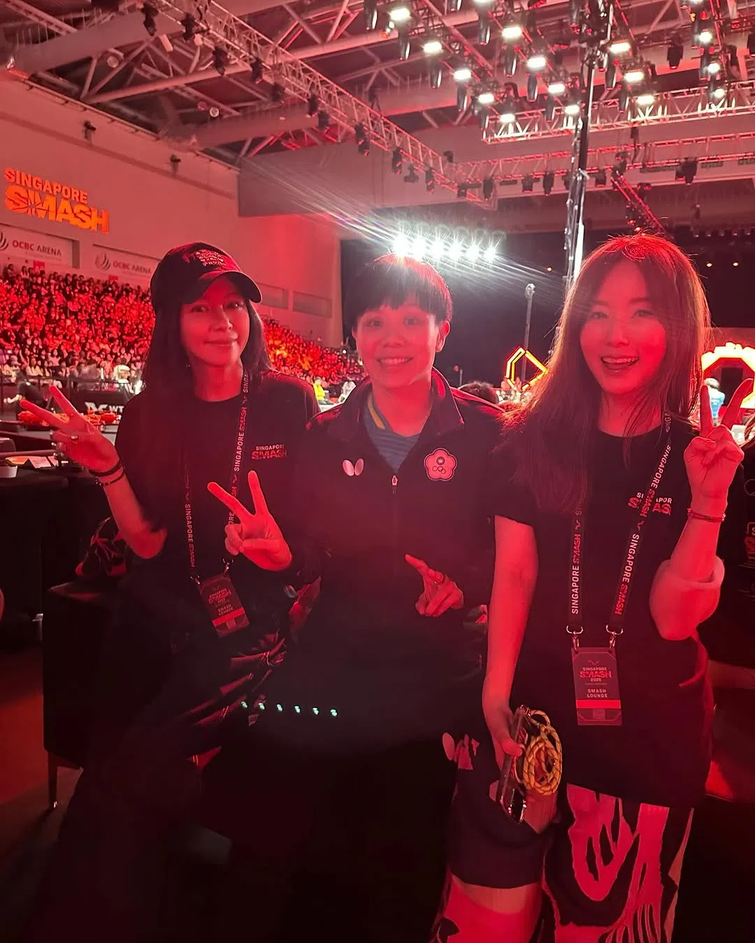 徐若瑄（左）、林湘萍（右）与中华台北选手郑怡静合影。（取自徐若瑄IG）