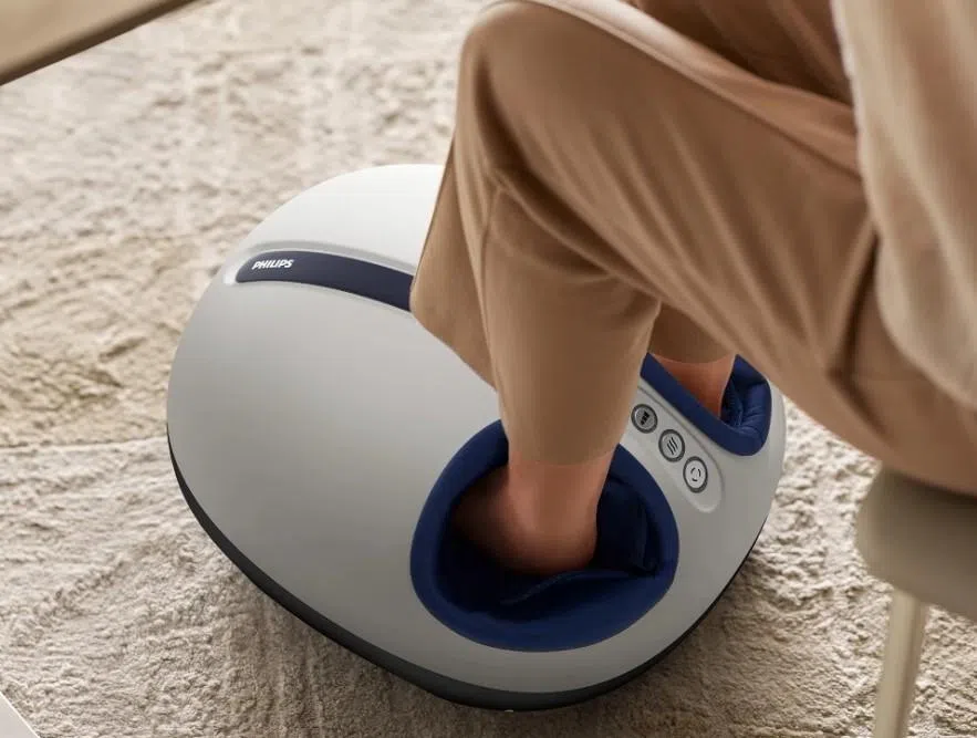 飞利浦足部按摩机为脚底纾压。（取自shopee.sg）