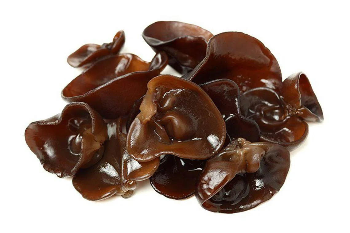 新鲜的木耳其实含有卟啉类光感物质（Porphyrin）。（互联网）