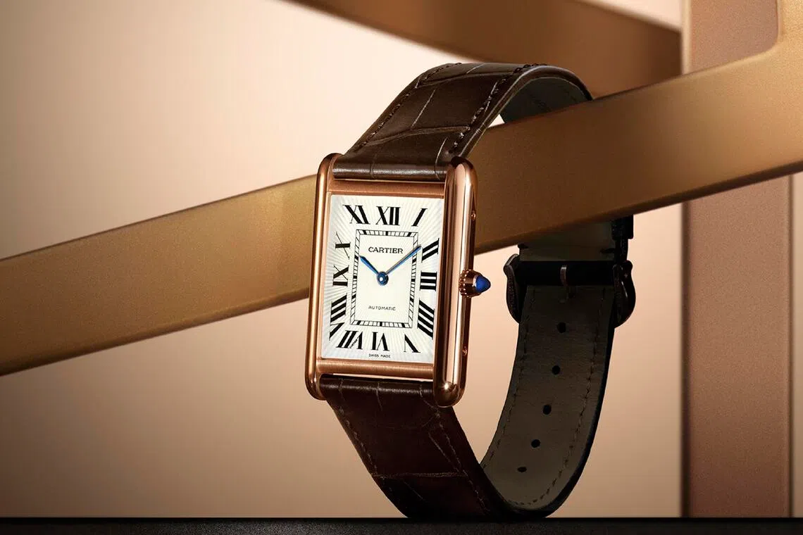 1917年，路易·卡地亚以坦克履带为灵感，设计出矩形Tank腕表。（卡地亚提供）