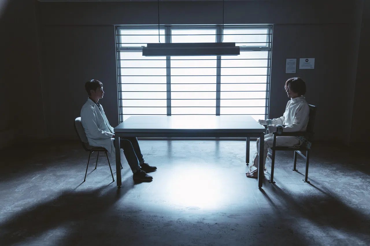 刘俊谦（左）和张家辉在片中都饱受梦魇困扰。（邵氏机构提供）