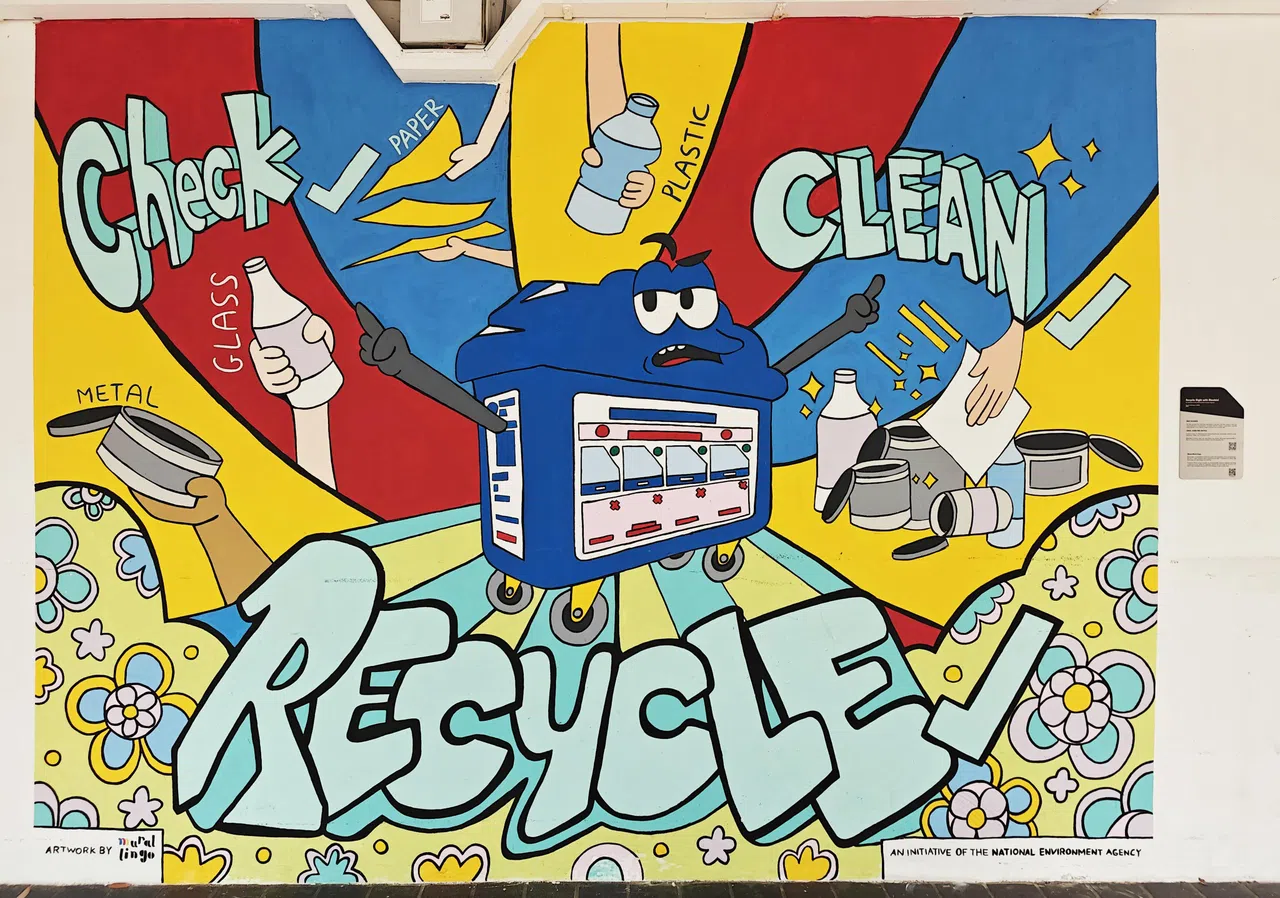 环境局早前配合2022年发起的“正确回收运动”（Recycle Right 2022），在义顺81街第845座组屋绘制壁画，鼓励人们正确使用回收箱。（环境局提供）