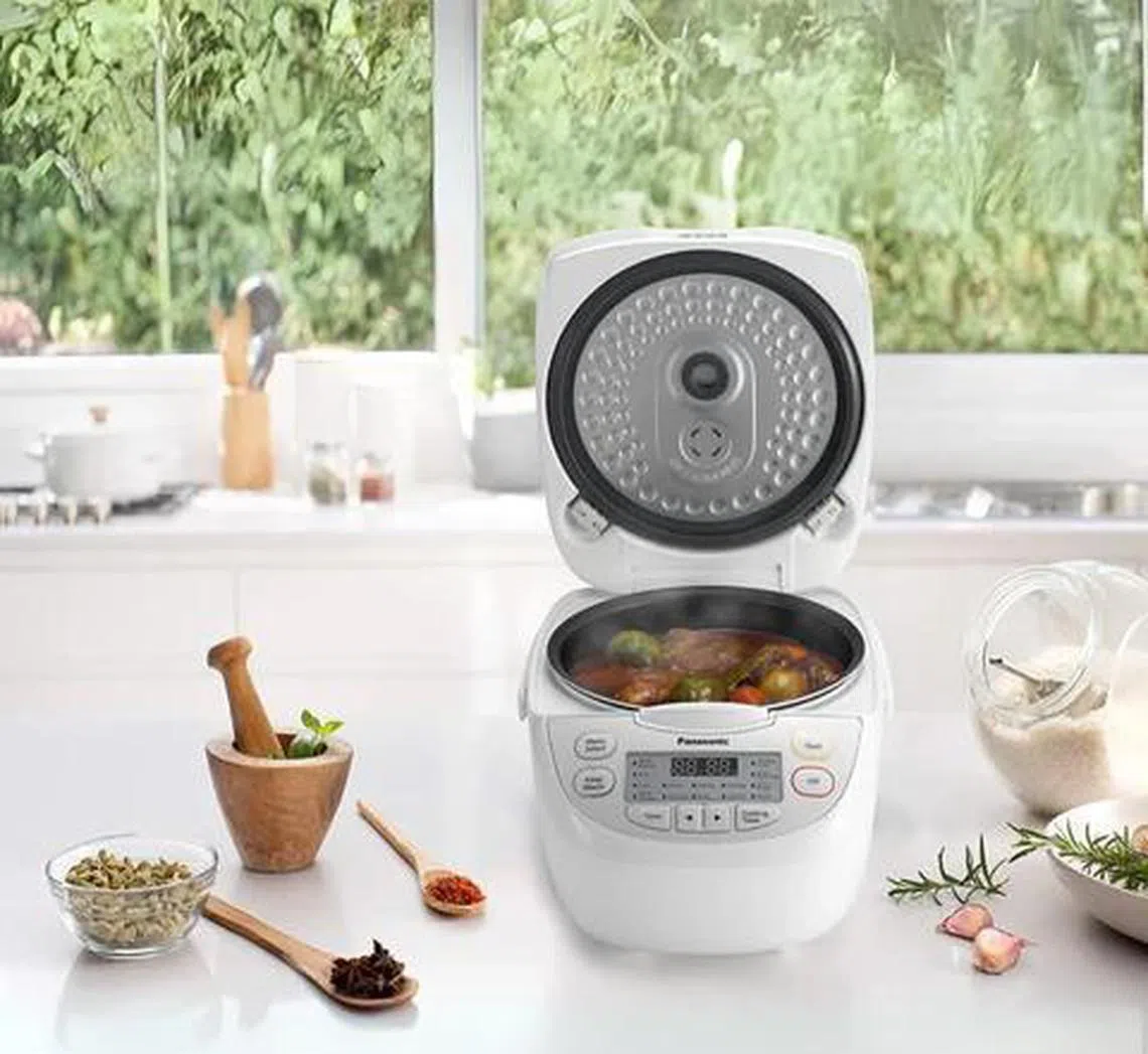 Panasonic多功能电饭锅，能长时间保持米饭松软。（商家提供）