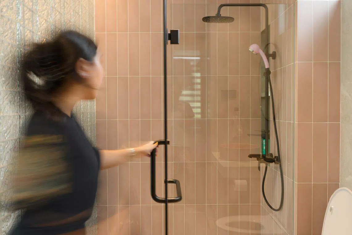 浴室需要有让人完全放松的感觉，这可以在淡雅色调和柔和光线的设计中取得。（PI Architects提供）