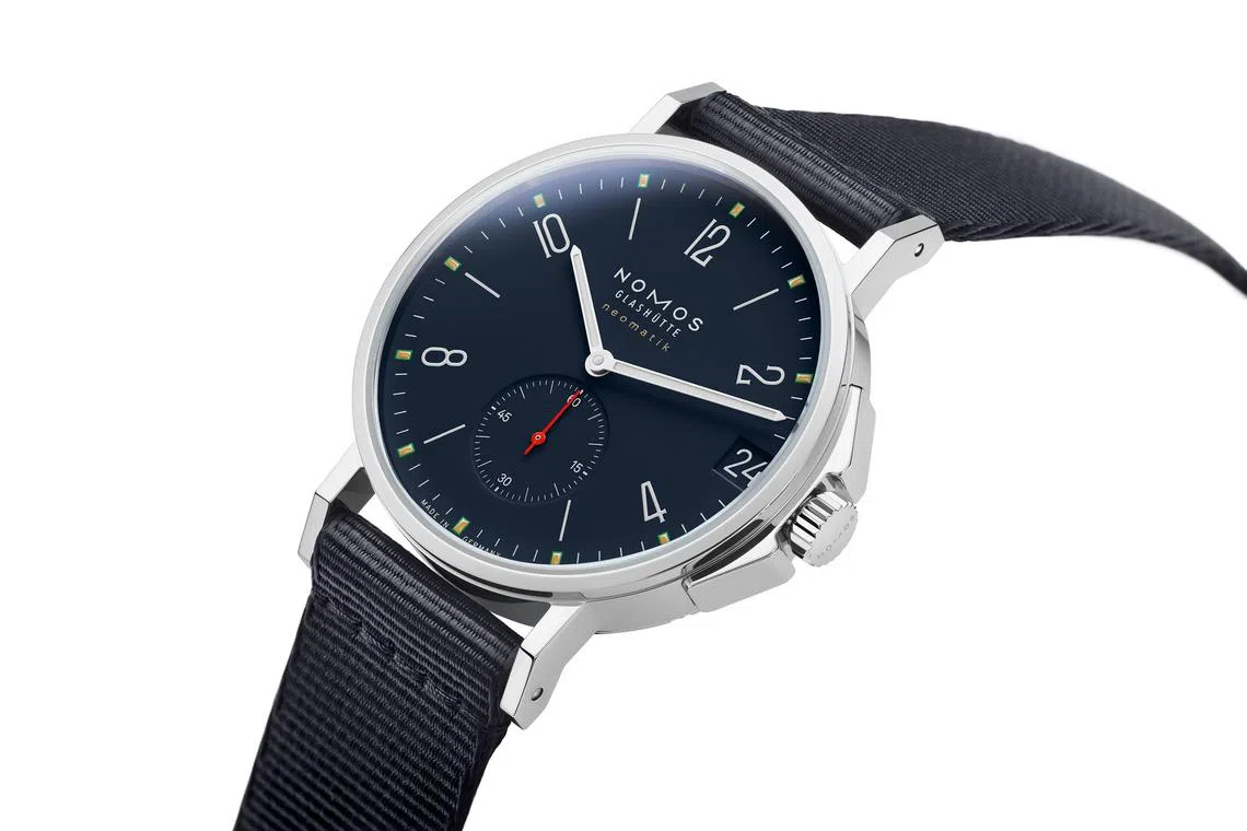 Ahoi Neomatik 38 Date Atlantic是诺莫斯首批三款直径小于40毫米的腕表。（NOMOS提供）