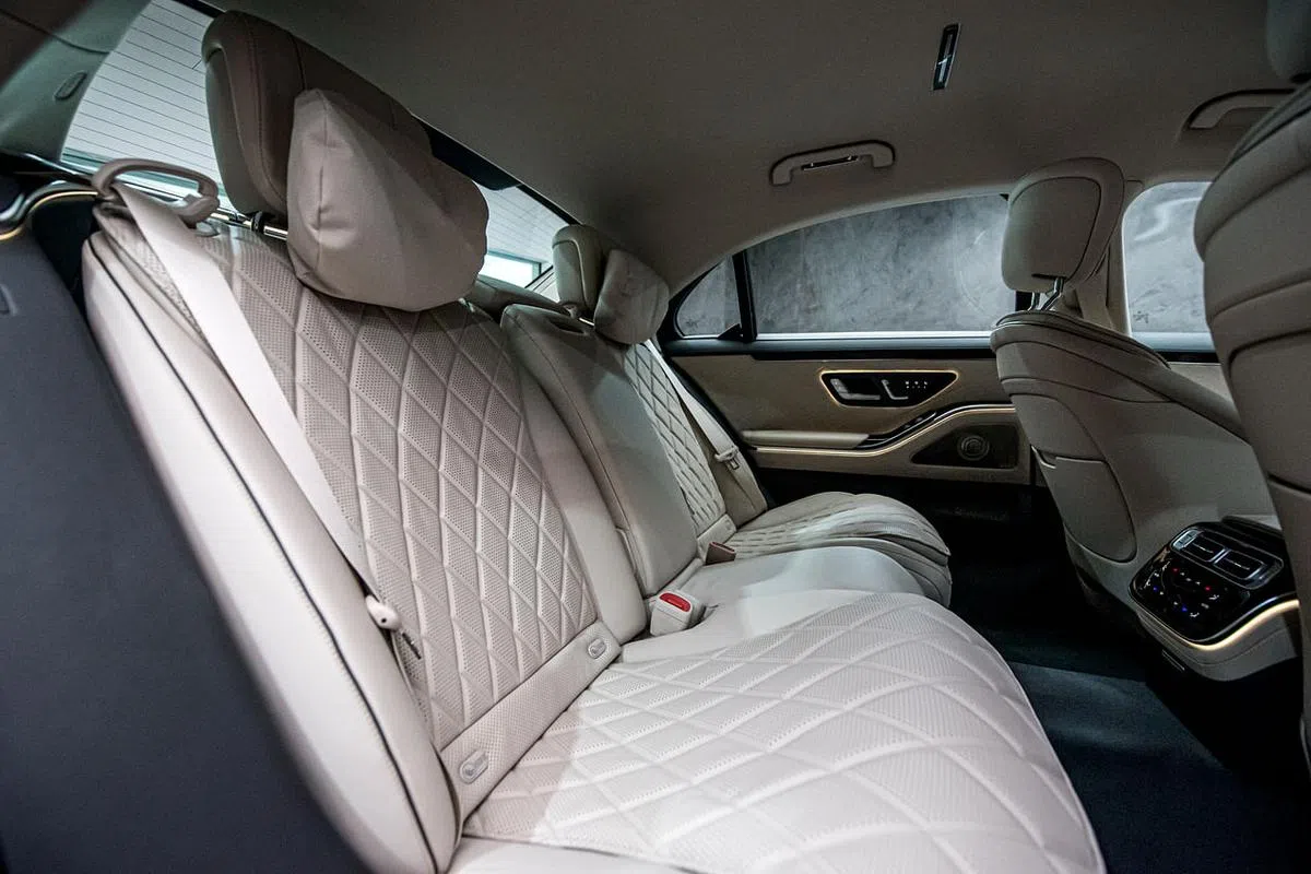 后排的两个头等舱级别独立座椅将马赛地的奢华程度进一步提升。