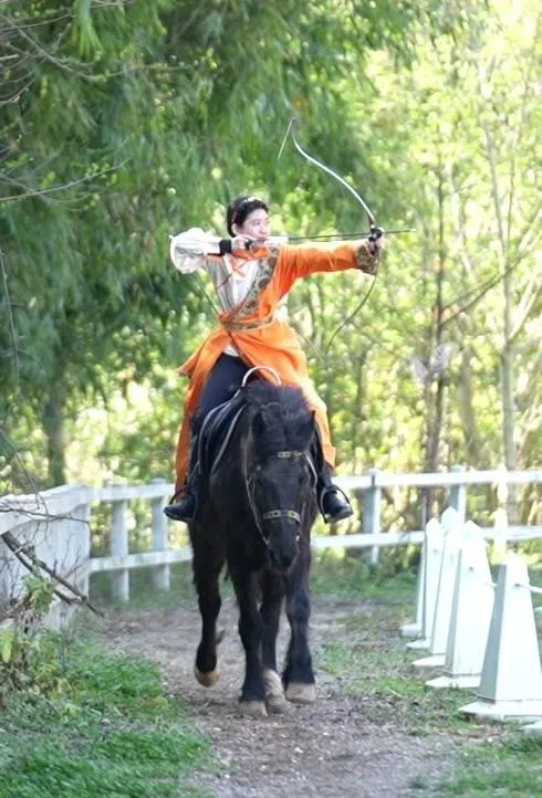 卢姿卉在成都花了约十天时间，进行封闭式的骑射训练。（受访者提供）