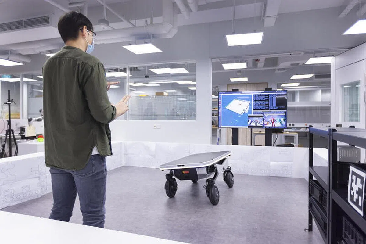 员工能用手势和声控与DEX机器人沟通。（Schaeffler提供）