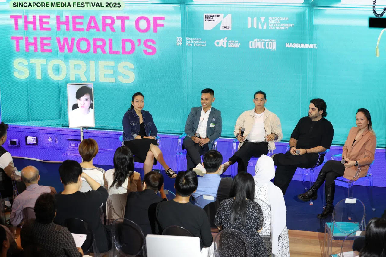 在新加坡媒体节联合记者会上，不同领域的媒体专人发表看法。（何家俊摄）