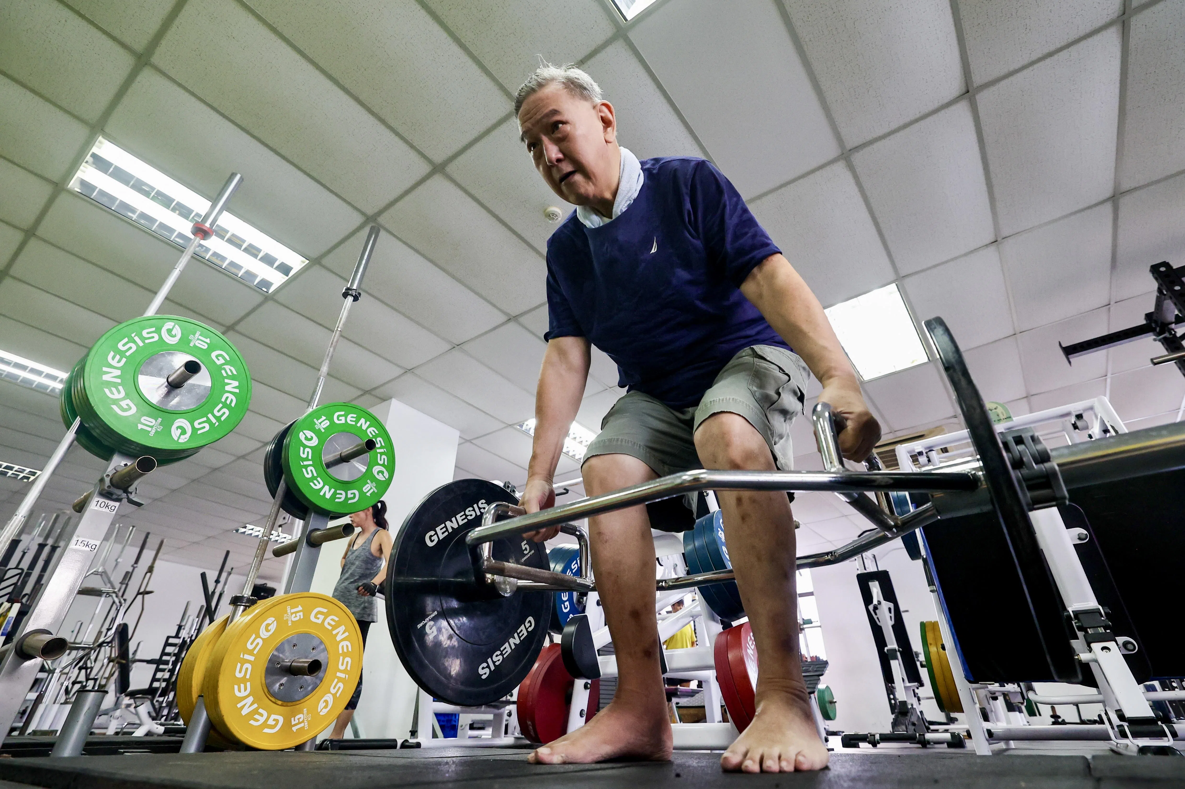 余福金勤于健身，是为了体能锻炼，而不是为了炫耀身材。（陈斌勤摄）