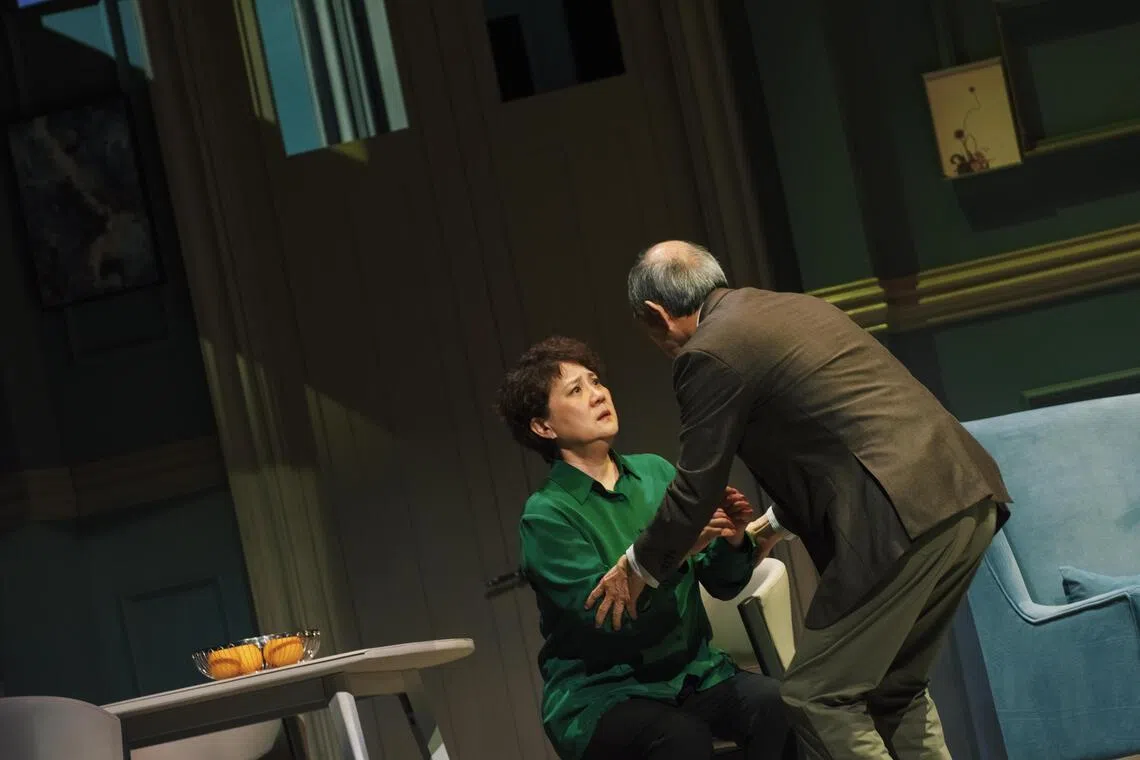 《父亲》以不同时空感交叉叙事，呈现阿尔茨海默症患者的世界。（Yunna Wang摄／滨海艺术中心提供）