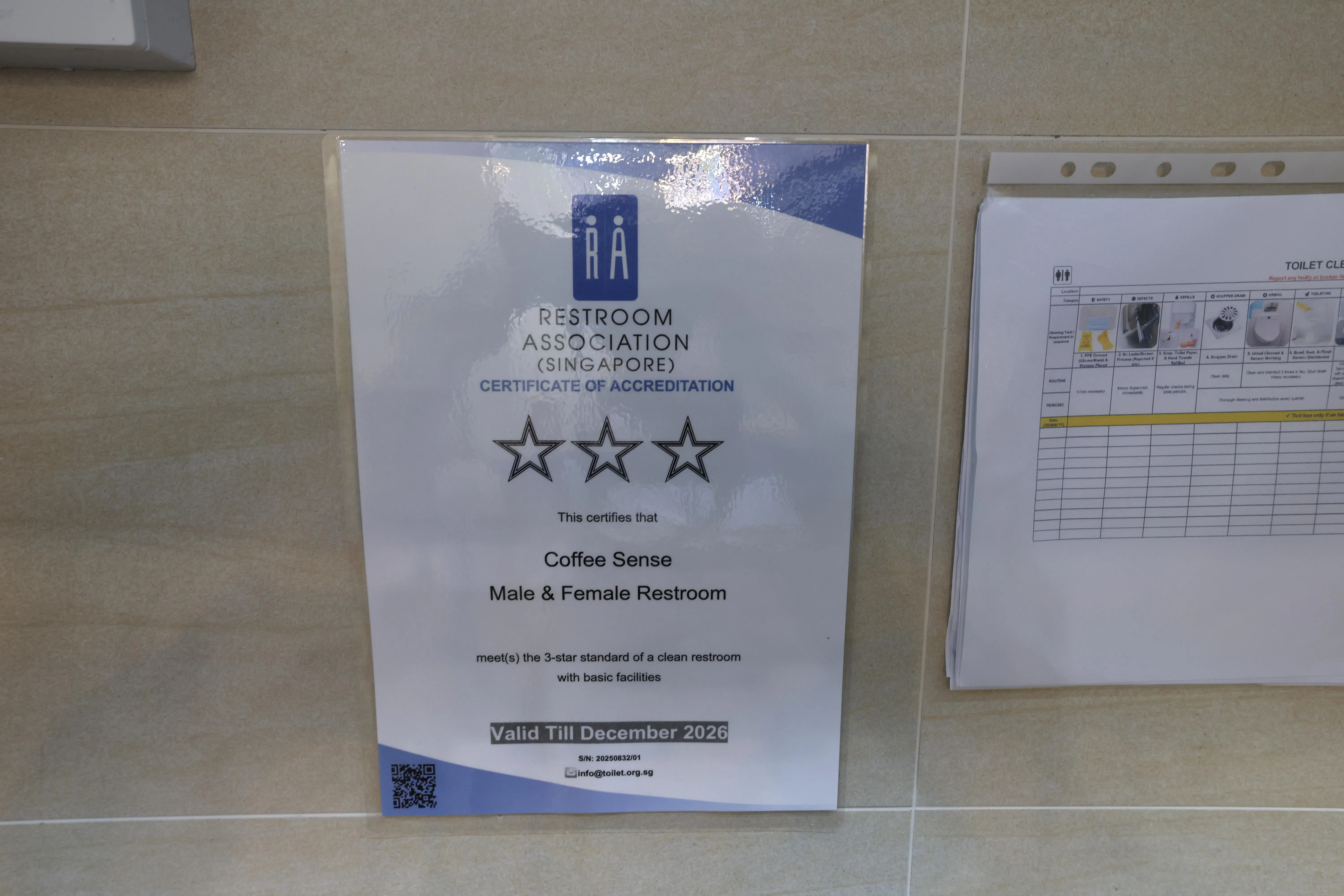 获得“康乐公厕计划”认证，是获得咖啡店厕所翻新津贴的条件之一。（梁麒麟摄）
