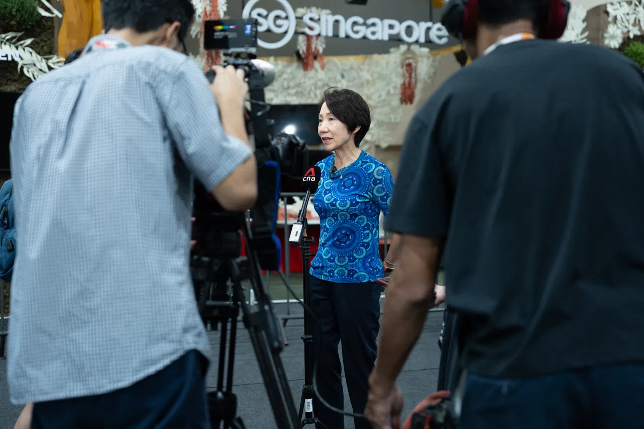 傅海燕在总结访问答复《联合早报》提问时说，新加坡很可能会继续在COP31设馆。（COP30新加坡馆提供）