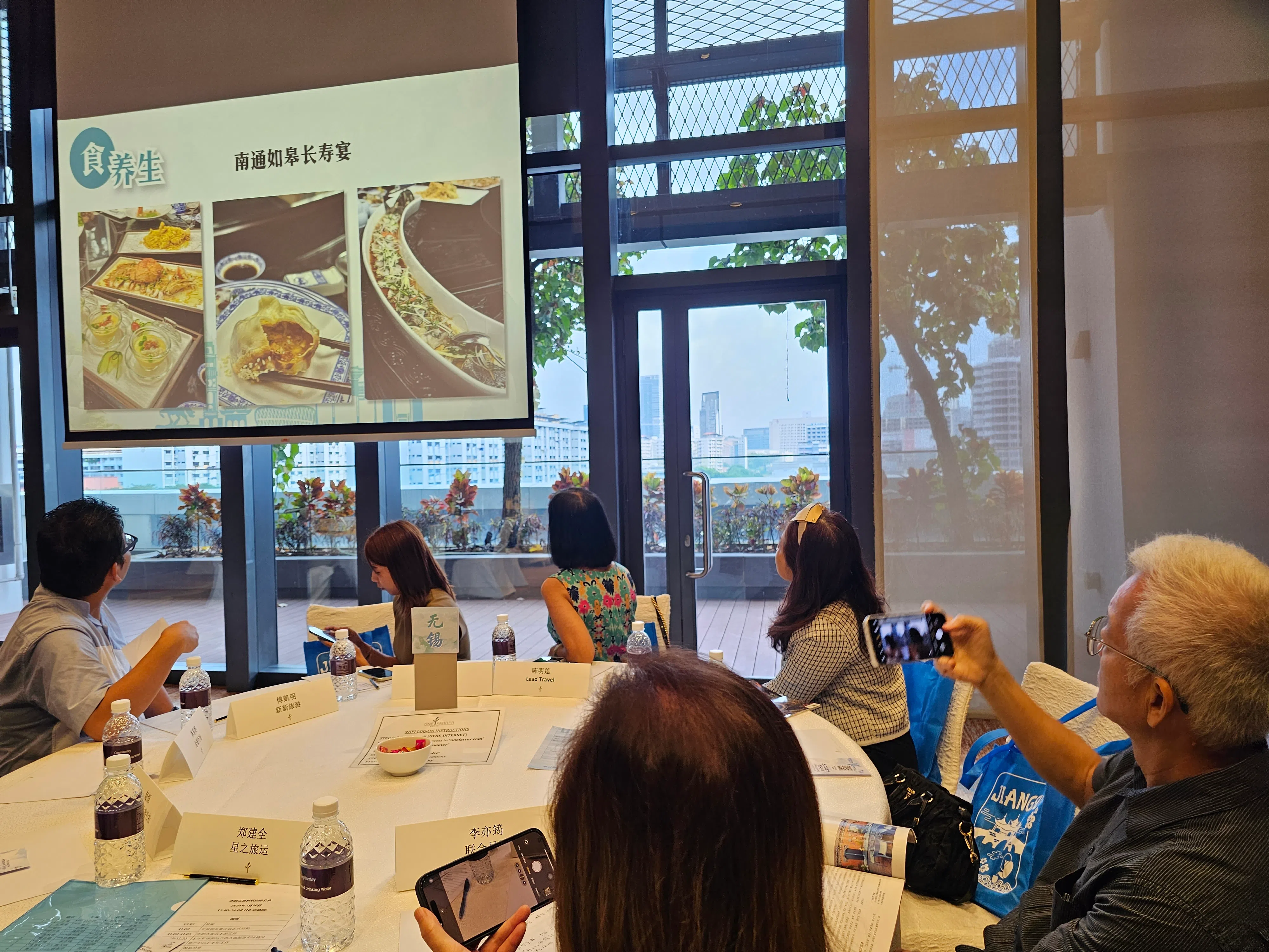 推介会上介绍了江苏值得吃与玩等地方。（江苏旅游（新马）推广中心提供）