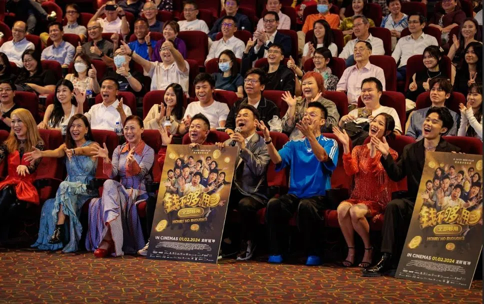参与演员之前出席《钱不够用３：全部够用》首映礼。（档案照）