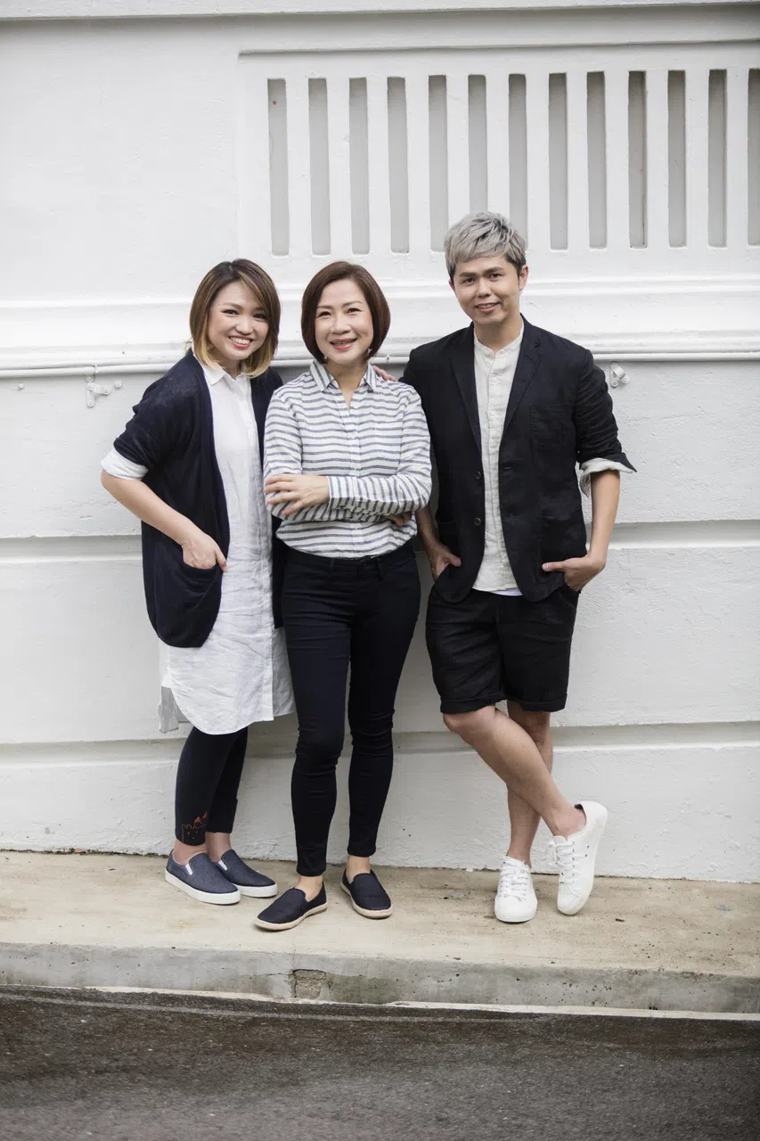 洪菁云（左起）、林安娜和黄文鸿共事多年，默契十足。（档案照）