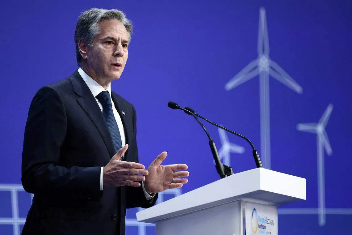 美国国务卿布林肯在会议上宣布，美国将为乌克兰提供13亿美元的新经济援助。（法新社）