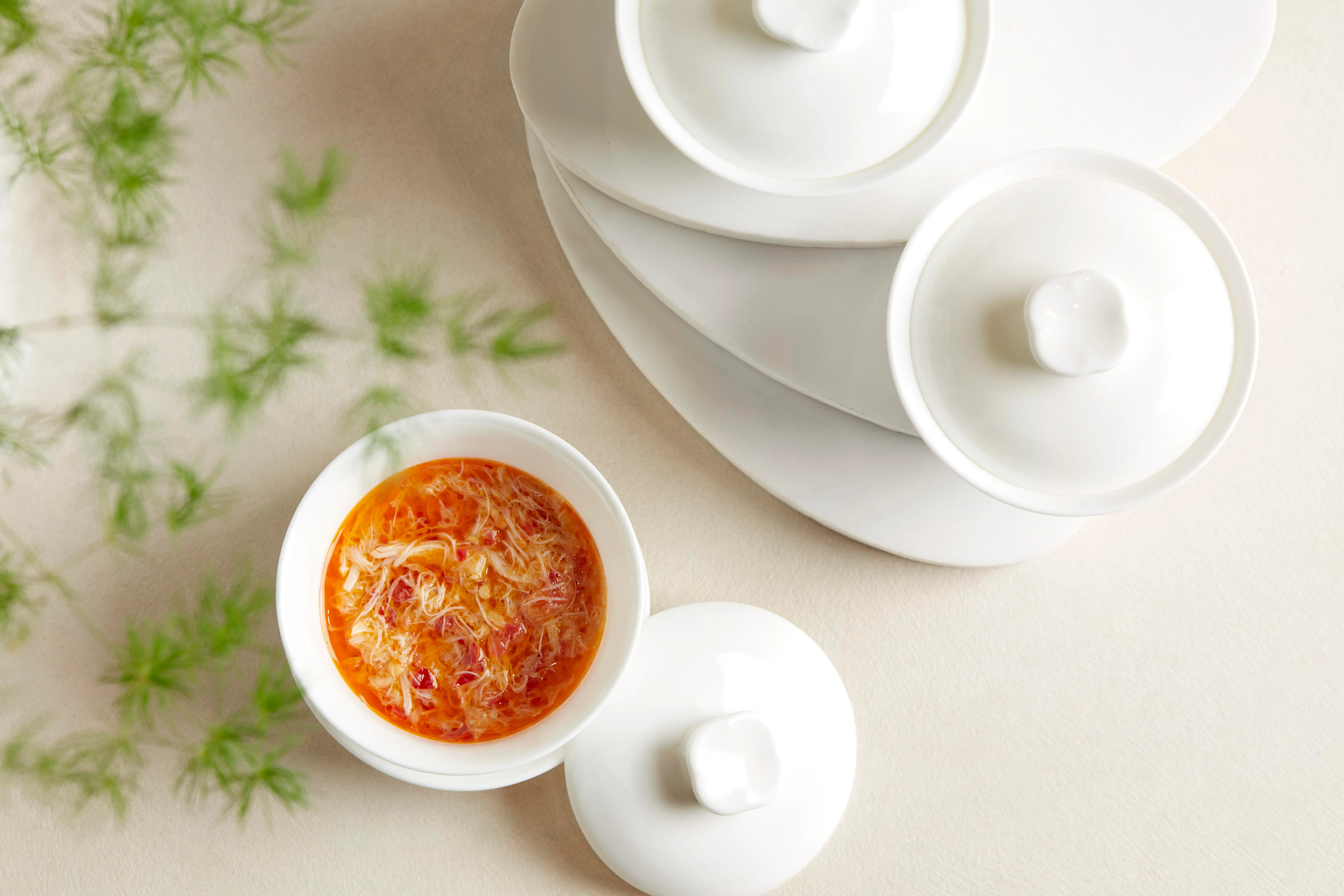 上海大闸蟹膏 “豆花” 是一道冷食。（餐馆提供）