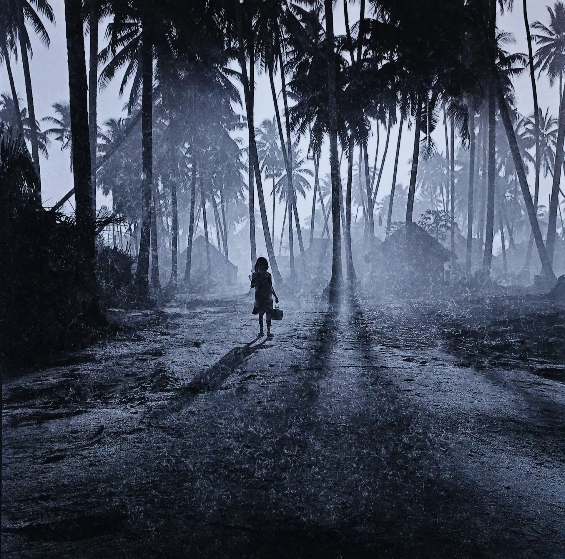 巴耶利峇马来甘榜晨曦中的小女孩。（雷福胜摄）