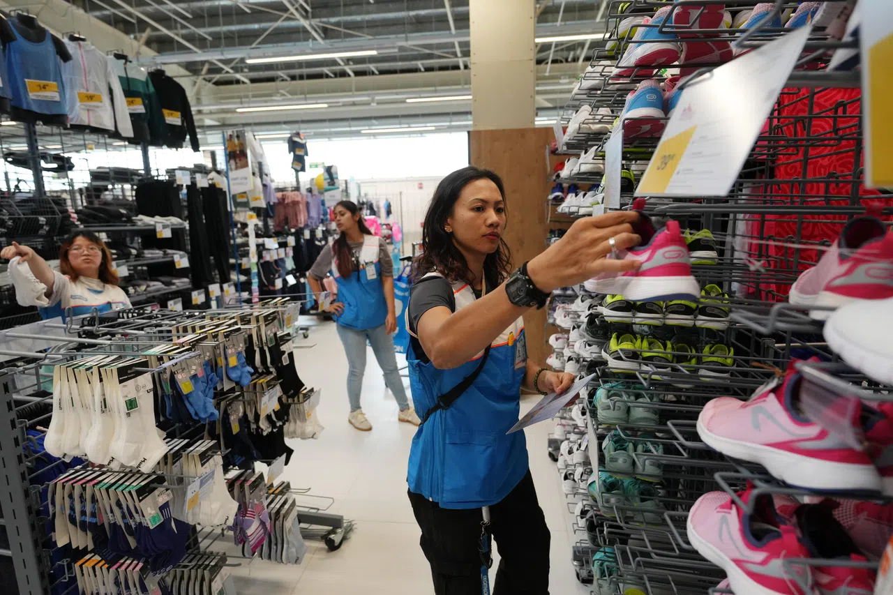 法国体育零售巨头迪卡侬（Decathlon）在本地的15家店面，春节期间将照常营业。（谢智扬摄）