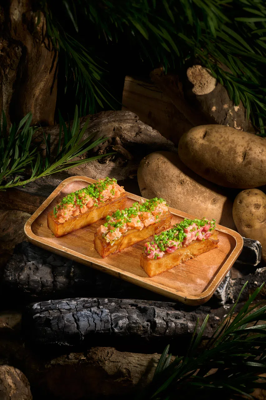 酥脆的OUD薯条可搭配鞑靼牛肉、鞑靼三文鱼或鞑靼金枪鱼。（餐馆提供）