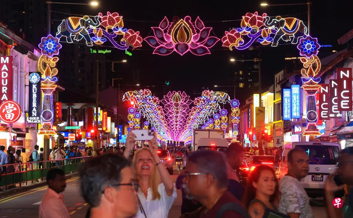 小印度人潮汹涌喜迎屠妖节| 联合早报