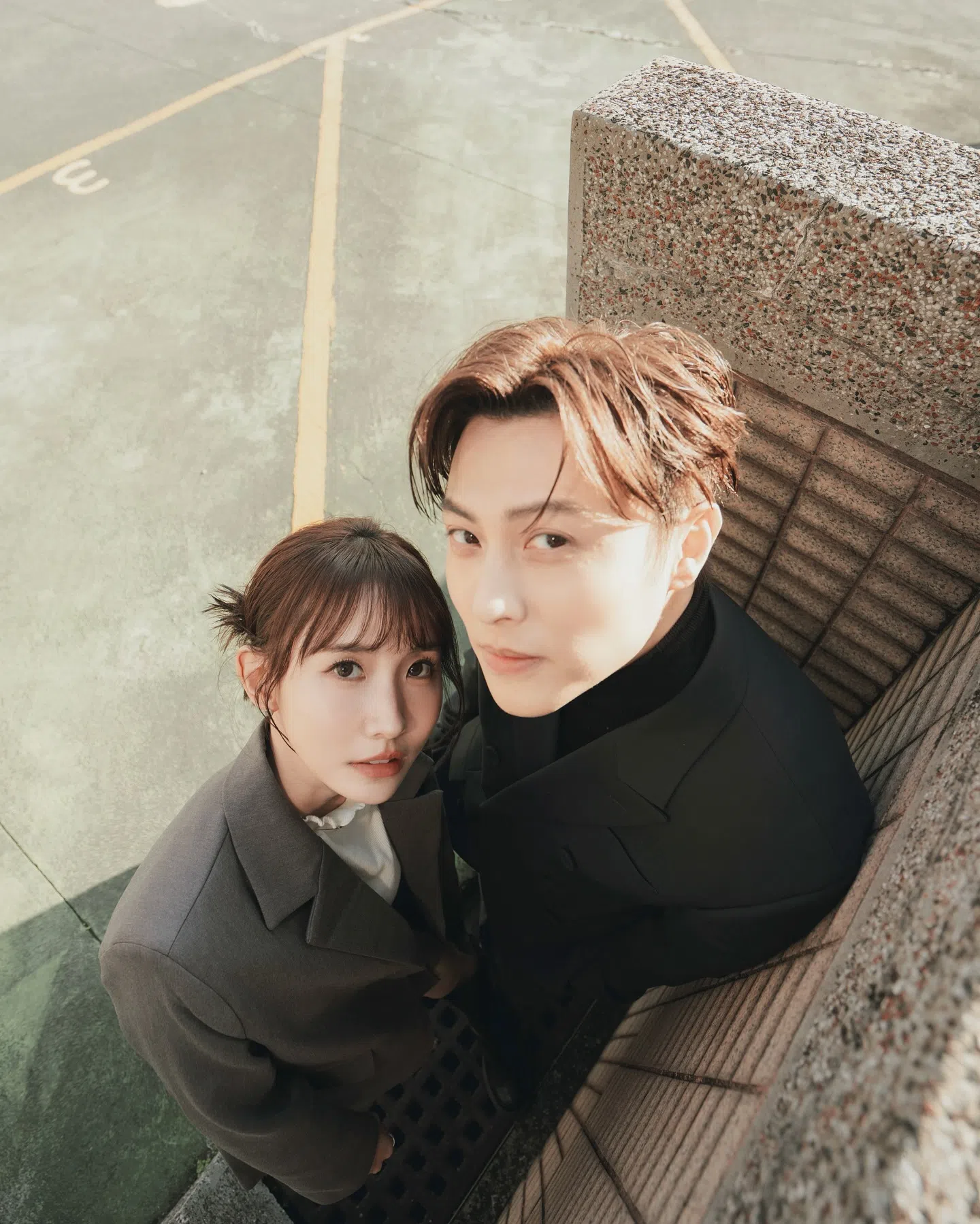 王子邱胜翊（右）被指破坏粿粿（左）和范姜彦丰的婚姻。（取自粿粿脸书）