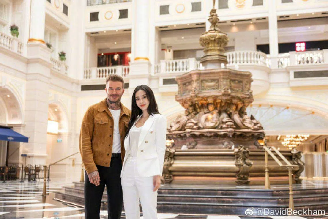 David Beckham在微博贴出与Angelababy在澳门的合照。（David Beckham微博）