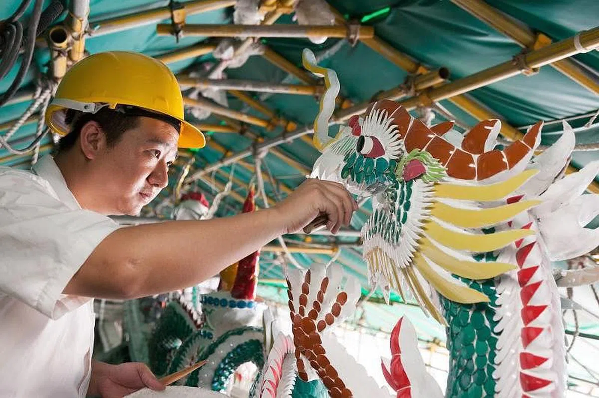 本地粤海清庙修复过程，请来精通传统工艺的潮州师傅。（受访者提供）