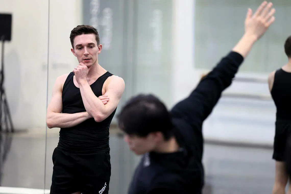 艾蒂安·费雷尔参与“Passages”后将离团，此次编舞是他留给舞团的一抹临别秋波。（龙国雄摄）