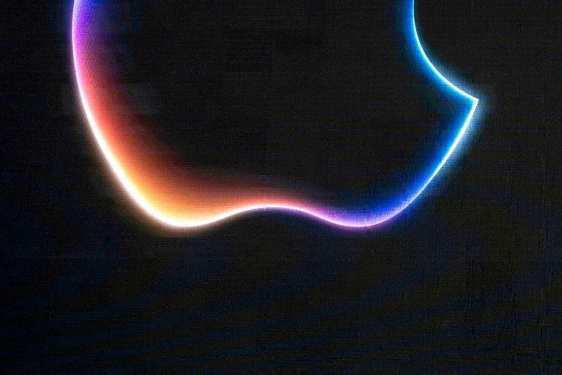 苹果公司首席执行官库克（Tim Cook）在“全球开发者大会”的主题演讲没有振奋人心的消息。所以在大会后，苹果股价走势显得疲弱。（彭博社）