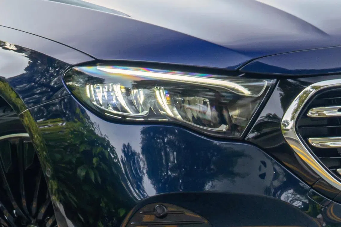 以前E级轿车的四个圆形车头大灯已被数码时代新设计取代。（马赛地提供）