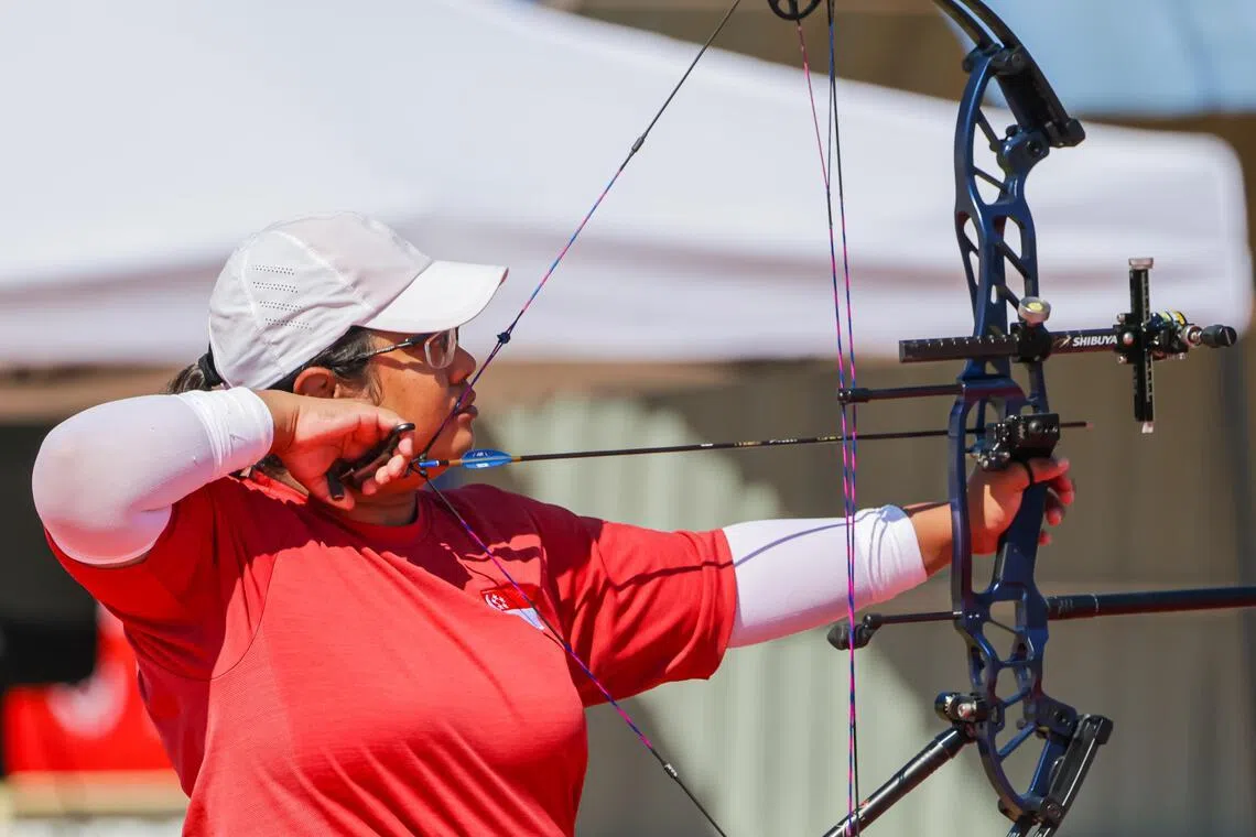 自2015年以来，三次夺得女子个人复合弓金牌的我国射击好手诺莎希达，这次带回银牌。（新加坡全国残奥理事会提供）