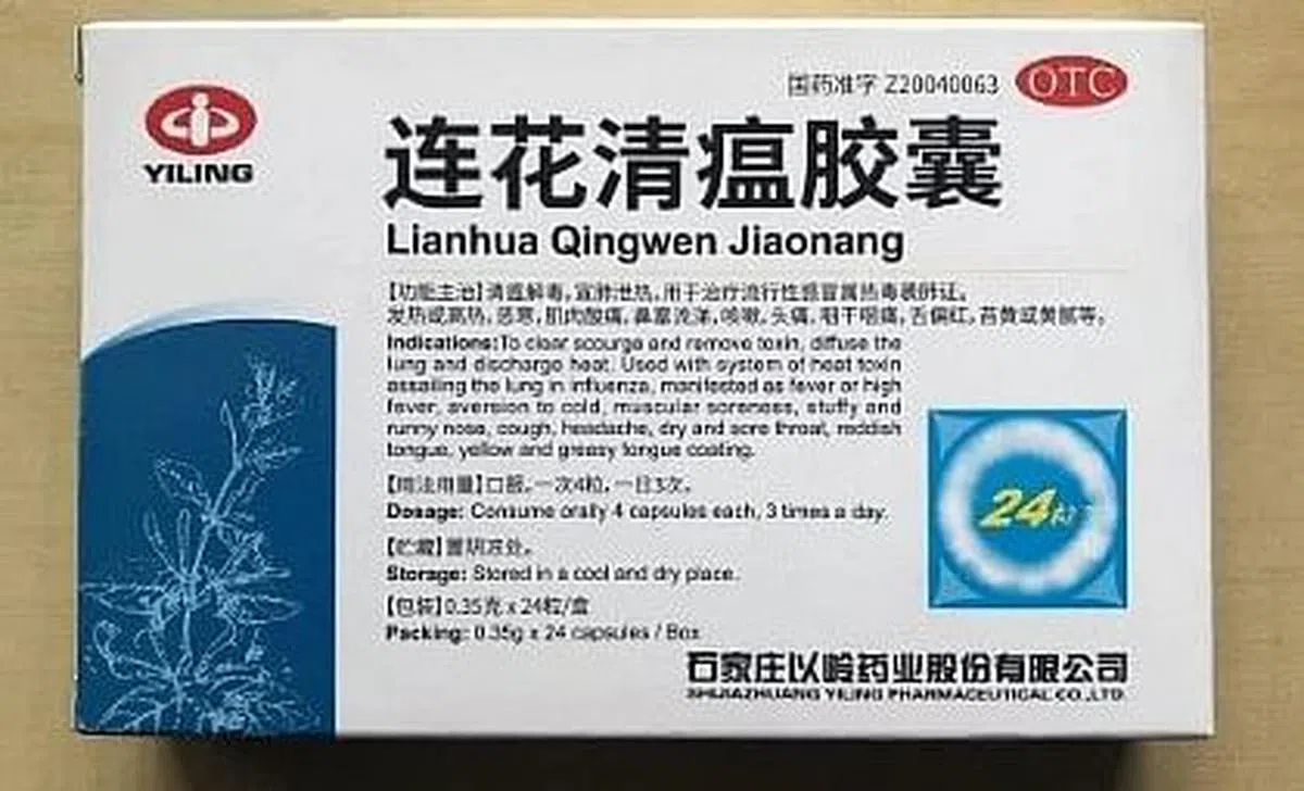 丁香医生最近引起的一次争议，是今年4月上海疫情暴发期间，发文呼吁“不要吃连花清瘟预防新冠”。（档案照）