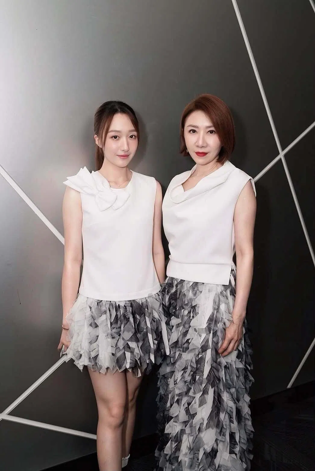 李翊君（右）和女儿王敏淳近日一起出席活动。（取自李翊君脸书）