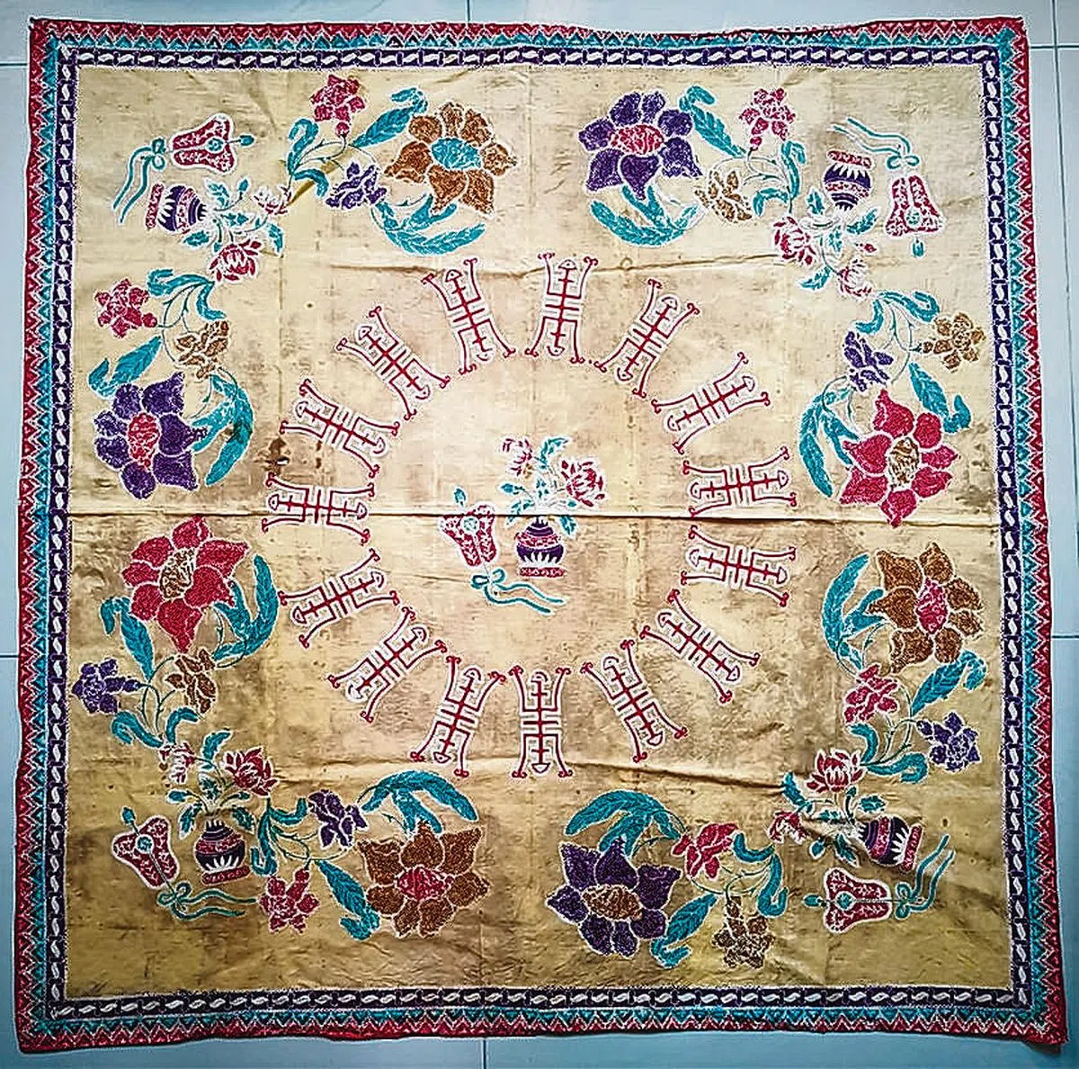 富有华人元素的峇迪布。