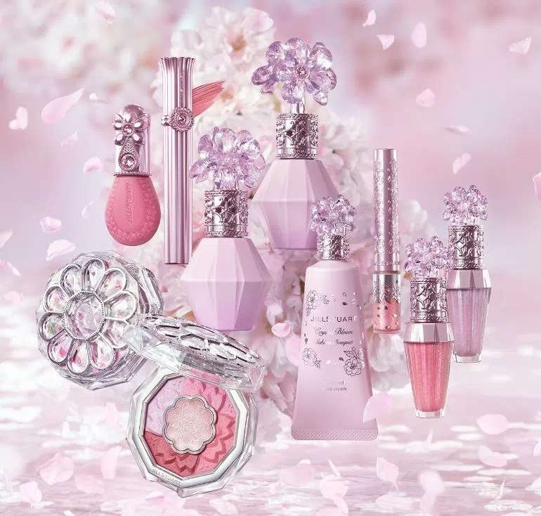“樱花妹”爱用的彩妆品牌Jill Stuart限定套装。（取自品牌官网）